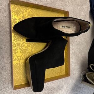 Size 38 Miu Miu suede booties
